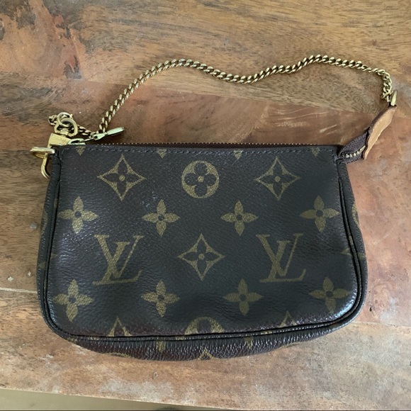 Louis Vuitton Mini Pochette - Picture 10 of 11